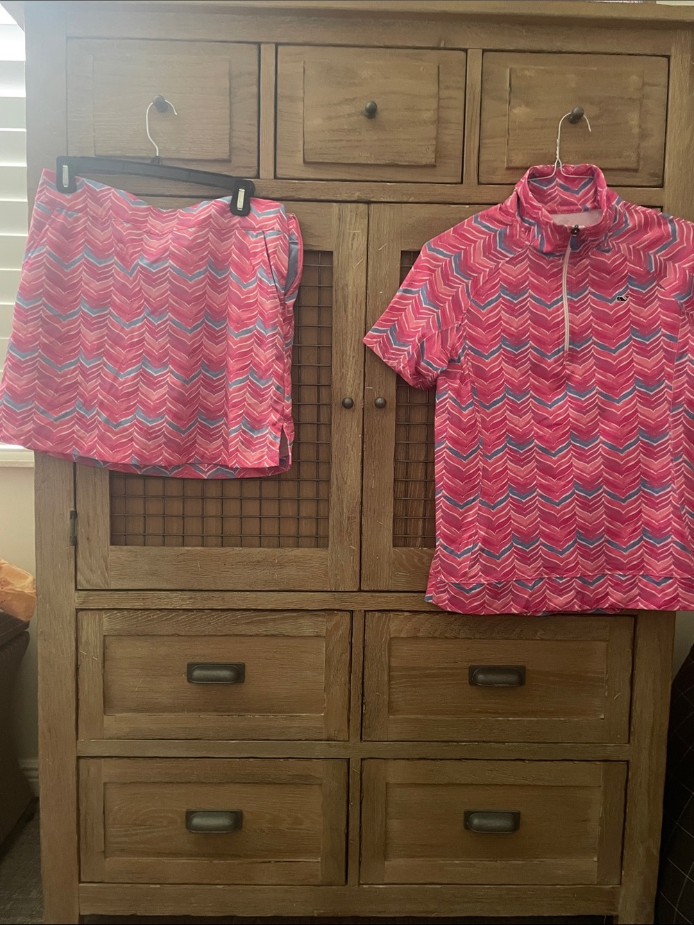 Vineyard vines Pink Chevron Active Top & Skort Set - skort size 6 top Medium